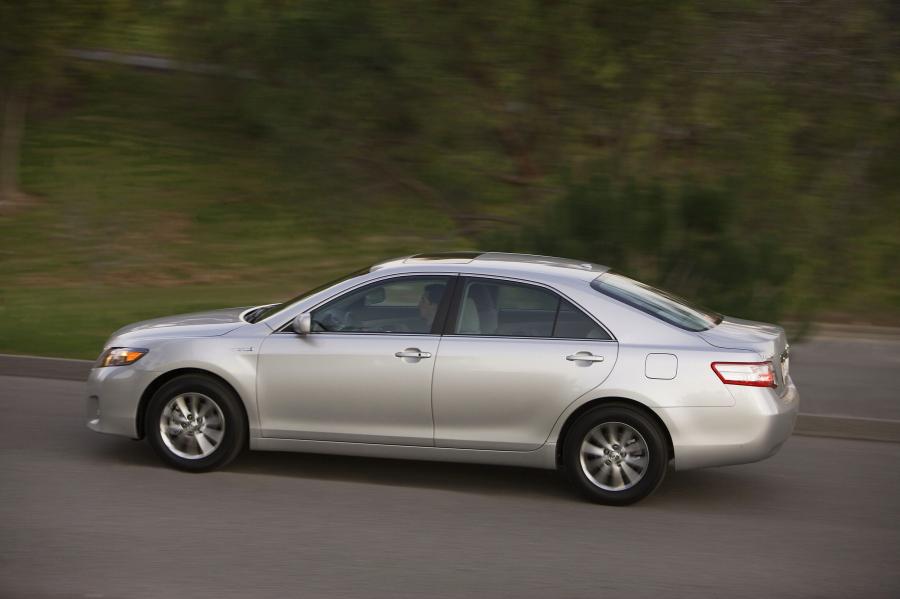  Toyota Camry Hybrid 2010 года  (фото 21 из 27)
